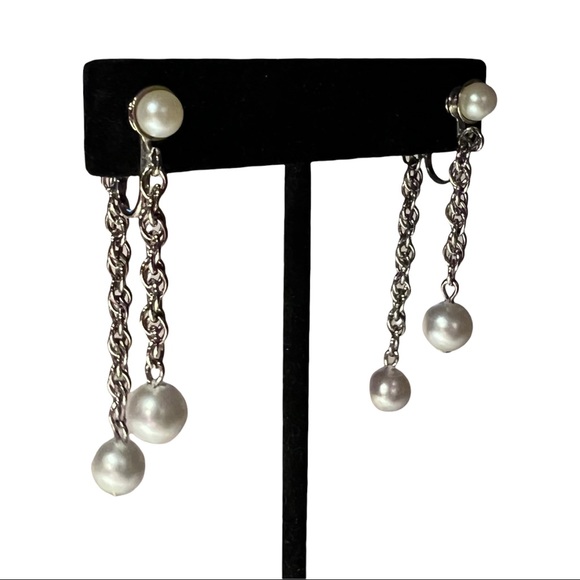 VTG 50s Faux Pearl and silver tone chain dangle earrings Never Worn - Picture 7 of 7